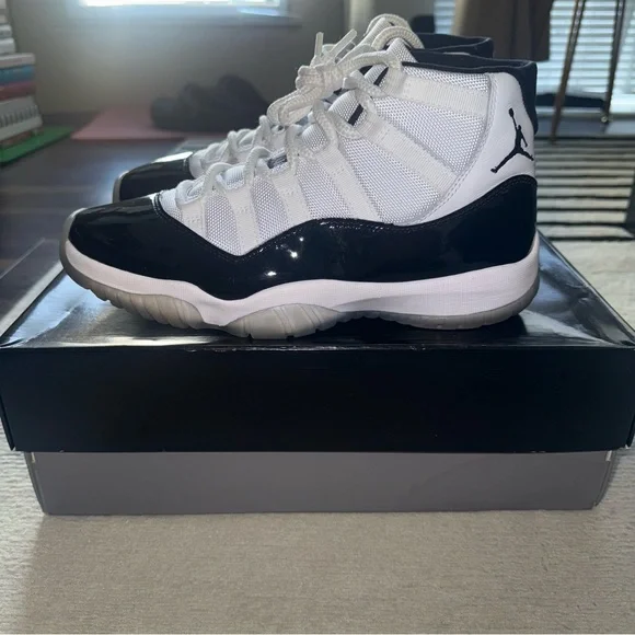 Air Jordan 11 in Concord colorway. Men’s size 8. Released in 2018 - Picture 4 of 9